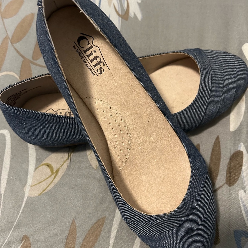 Denim flats | 8 1/2 wide | Cliffs by WHITE MOUNTAIN